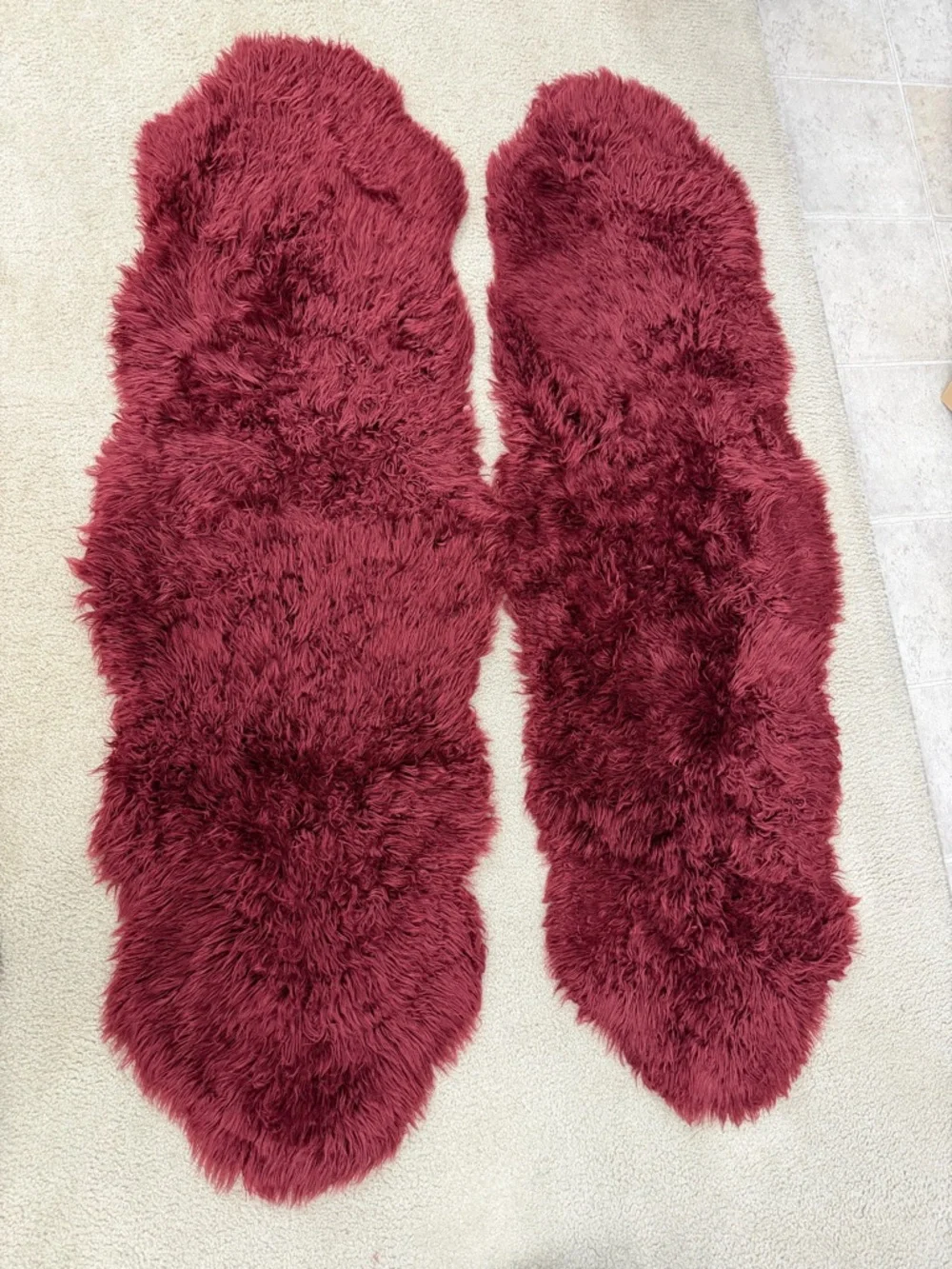 2x Soft & Fluffy Faux Sheepskin Area Rug, Color resembles Burgandy 2 x 6 Feet